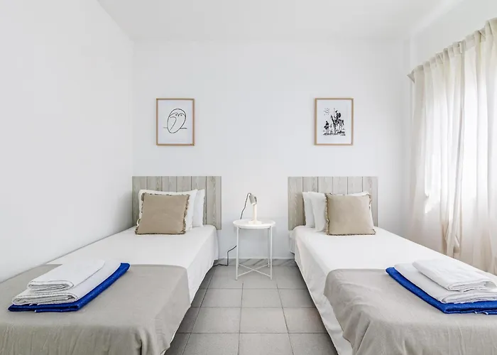 A Metros De La Playa *