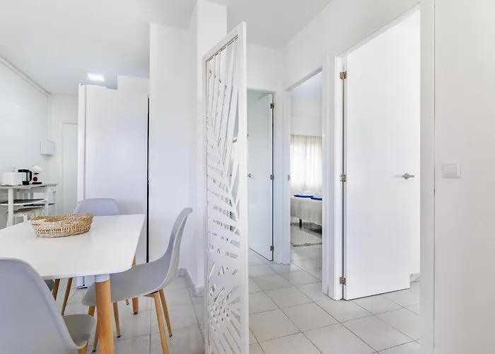 A Metros De La Playa Фуенхірола