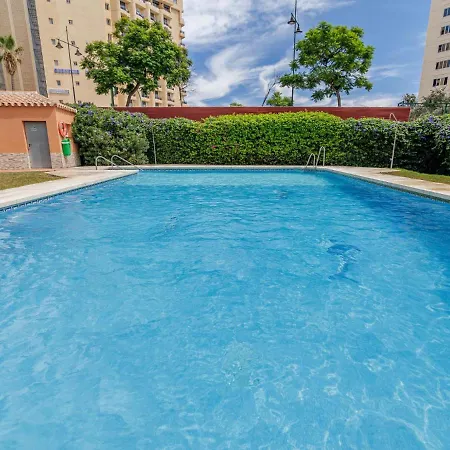 A Metros De La Playa * 푸엔히롤라