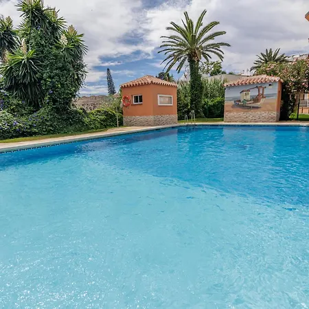 A Metros De La Playa 푸엔히롤라